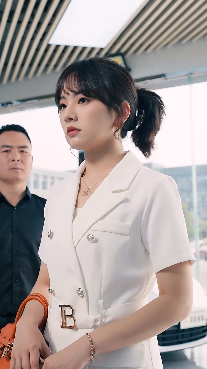 棄婚當(dāng)日，我被首富千金逼婚(全集)